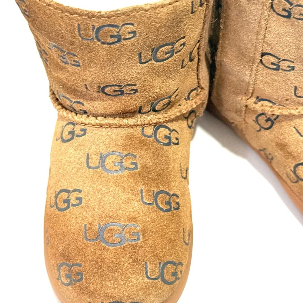 UGG Keelan Embossed Logo Boots for‎ toddlers 8